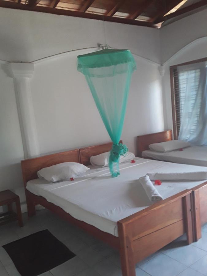Lobster Beach Hotel Tangalle Bilik gambar